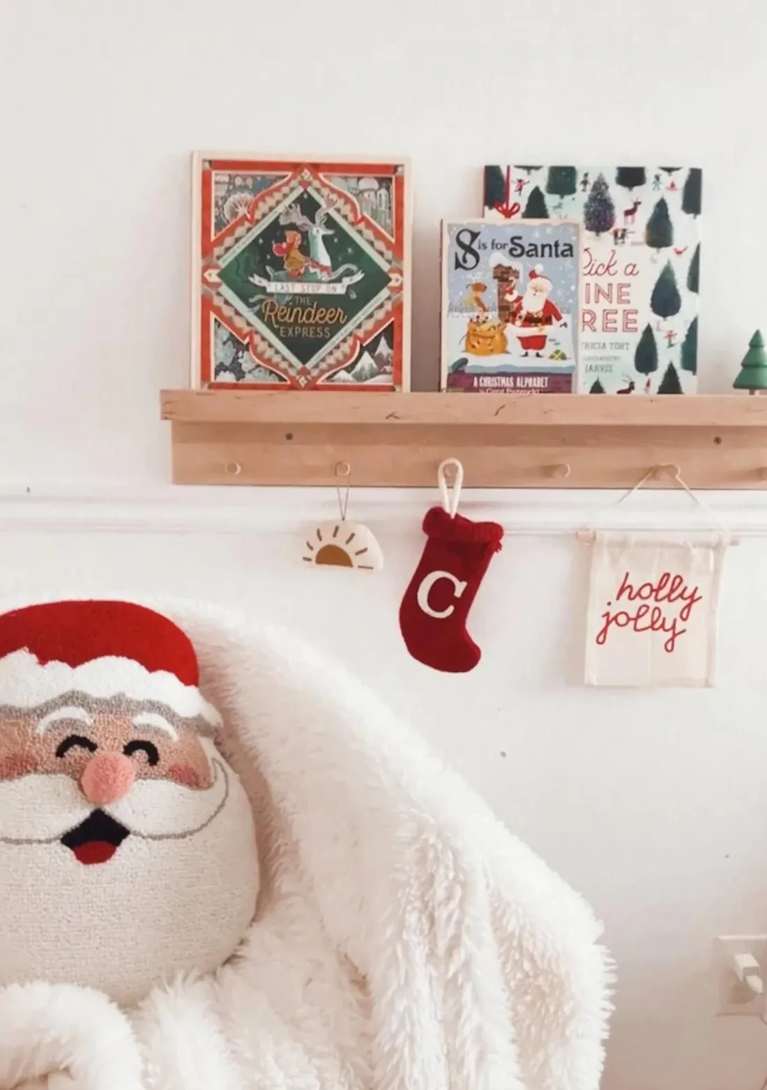 Holly Jolly Hang Sign by Imani Collective