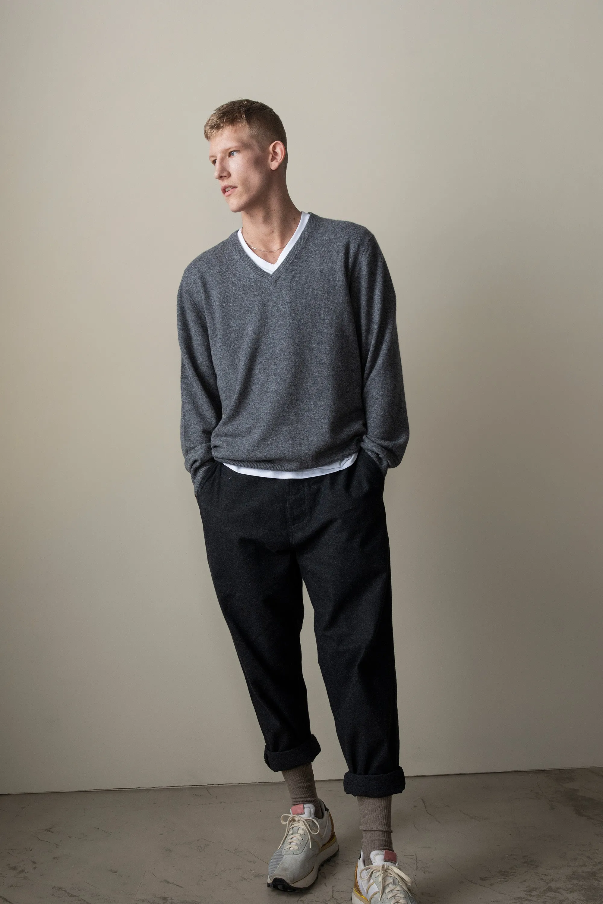 Men's Cashmere V Neck Jumper - Derby Grey